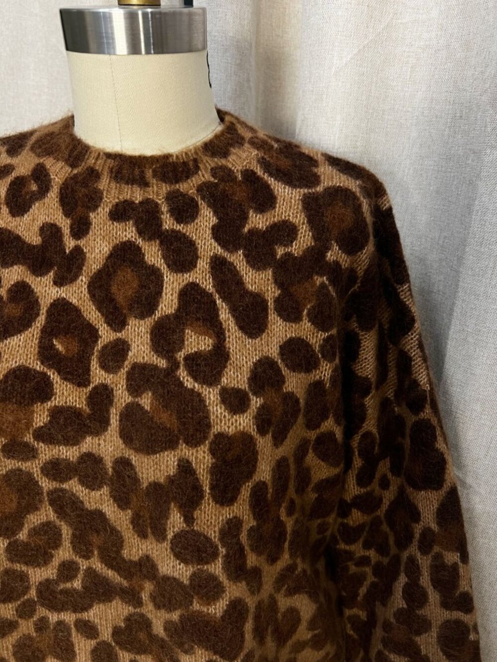 NWOT SEZANE Gianni Kid Mohair Crewneck Sweater in Leopard - Picture 6 of 12